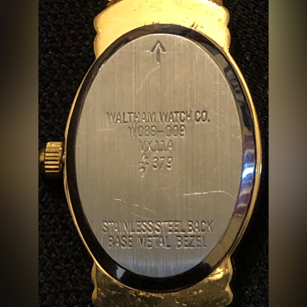 (928)VINTAGE WALTHAM QUARTZ LADIES WATCH silver tone - Picture 6 of 9